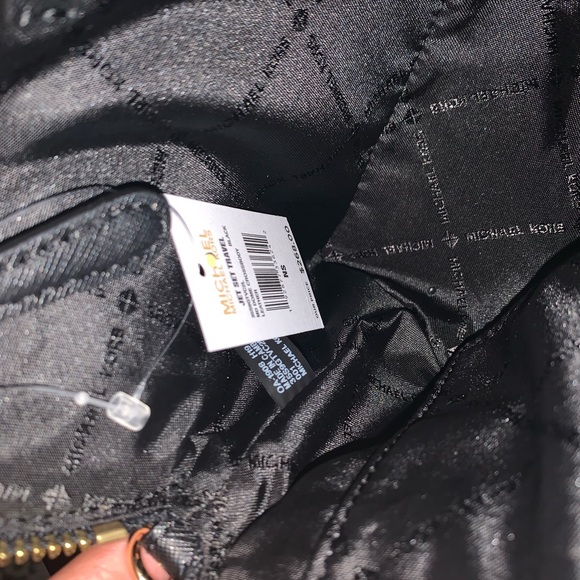 New MK black crossbody 🖤 - Picture 4 of 5